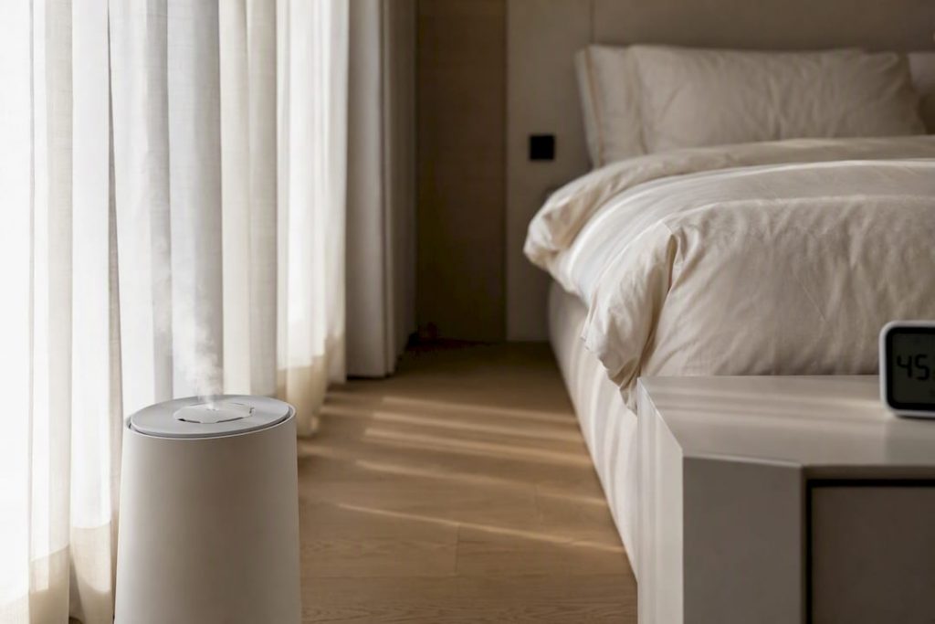 40–50% humidity for UAE bedrooms: sleep backed tips and a door trick