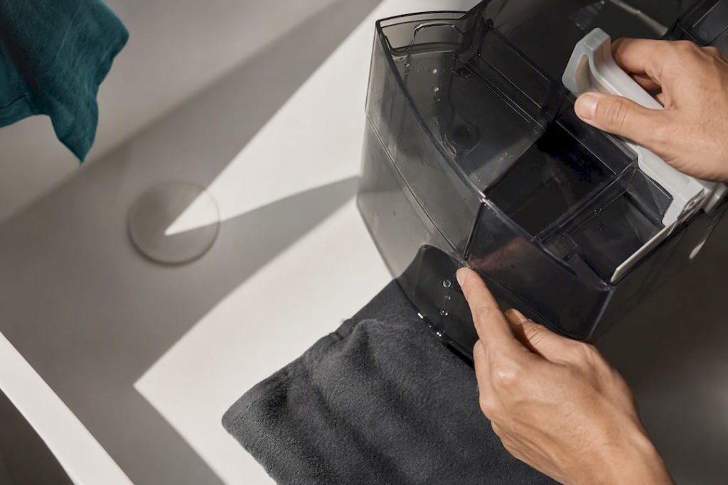 5 Quick Checks to Fix a Leaking Dehumidifier in UAE, No Tools Needed